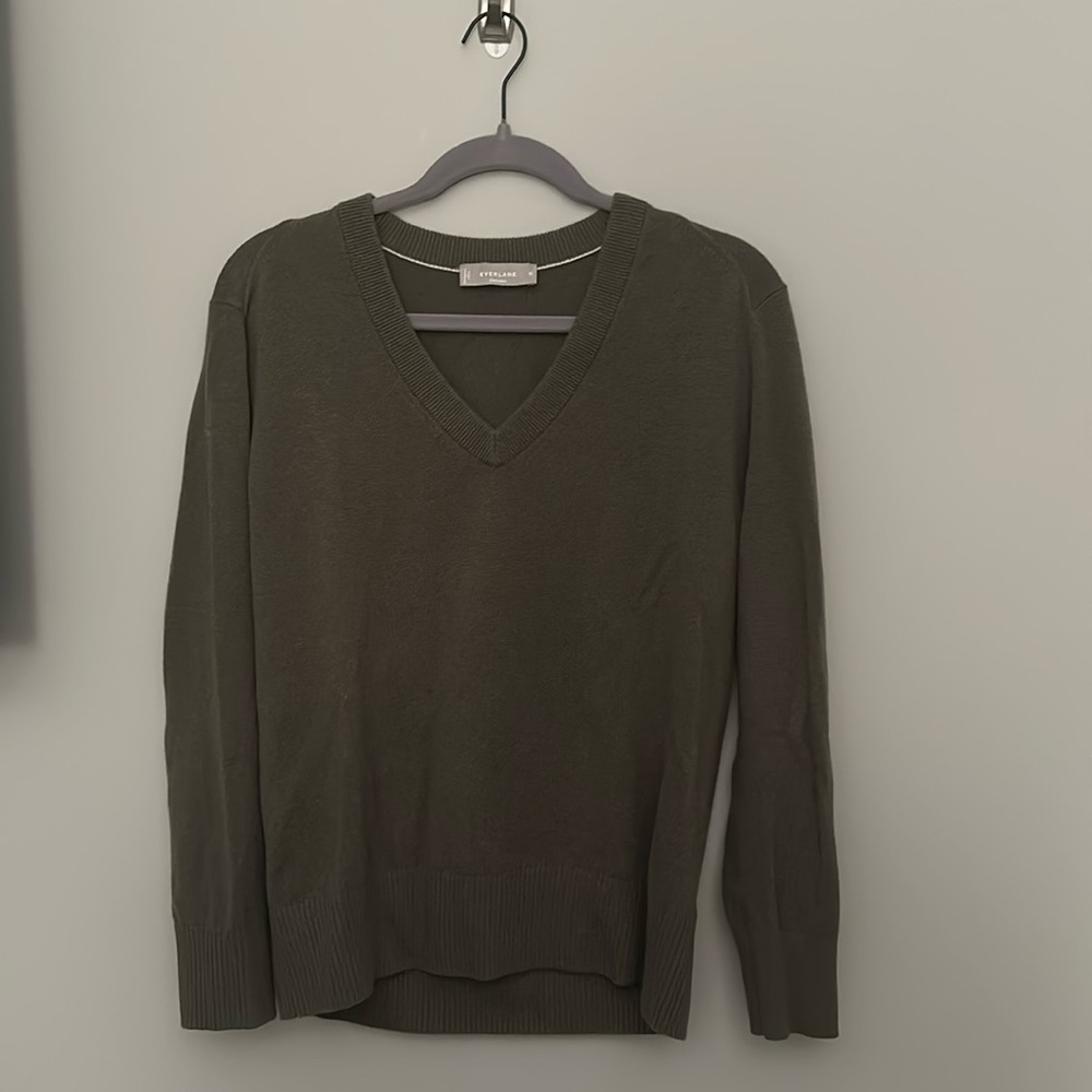 Everlane Cashmere V-Neck Army Green; M; Never Worn